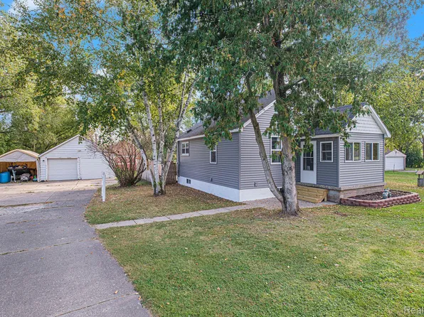 2245 W Frances Rd, Mount Morris, MI 48458