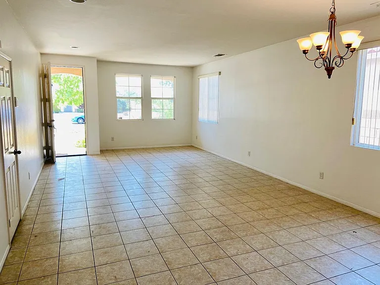 3621 W Avenue J10 — Photo 2