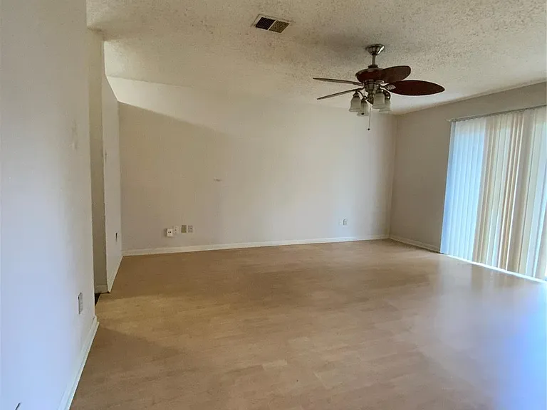 5027 Kleinway Dr — Photo 10