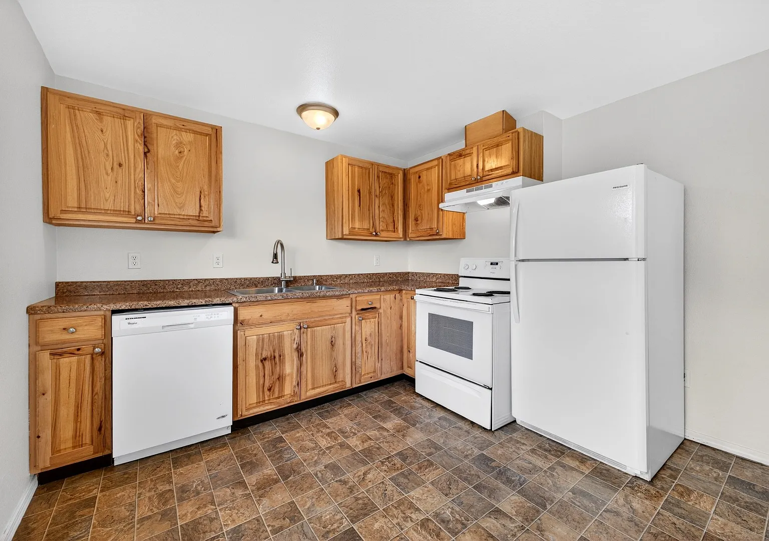 Cute 2 bedroom Near Downtown Tacoma & I-5 — Photo 4