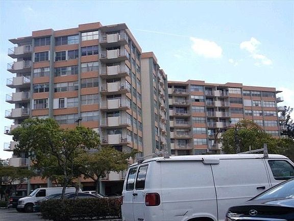 2nd image of 1300 NE Miami Gardens Dr APT 404E