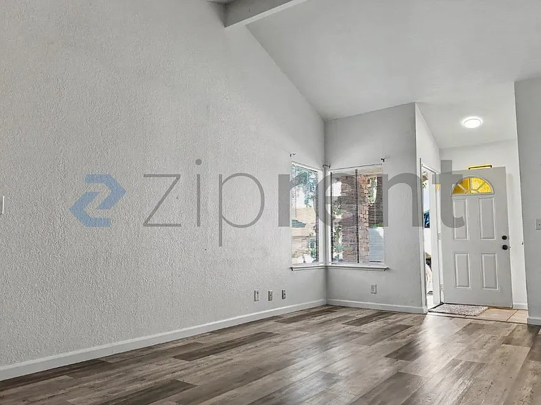 1812 Cirby Way #B — Photo 3
