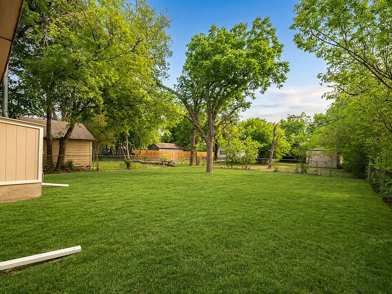 250 Koehler Ct — Photo 29
