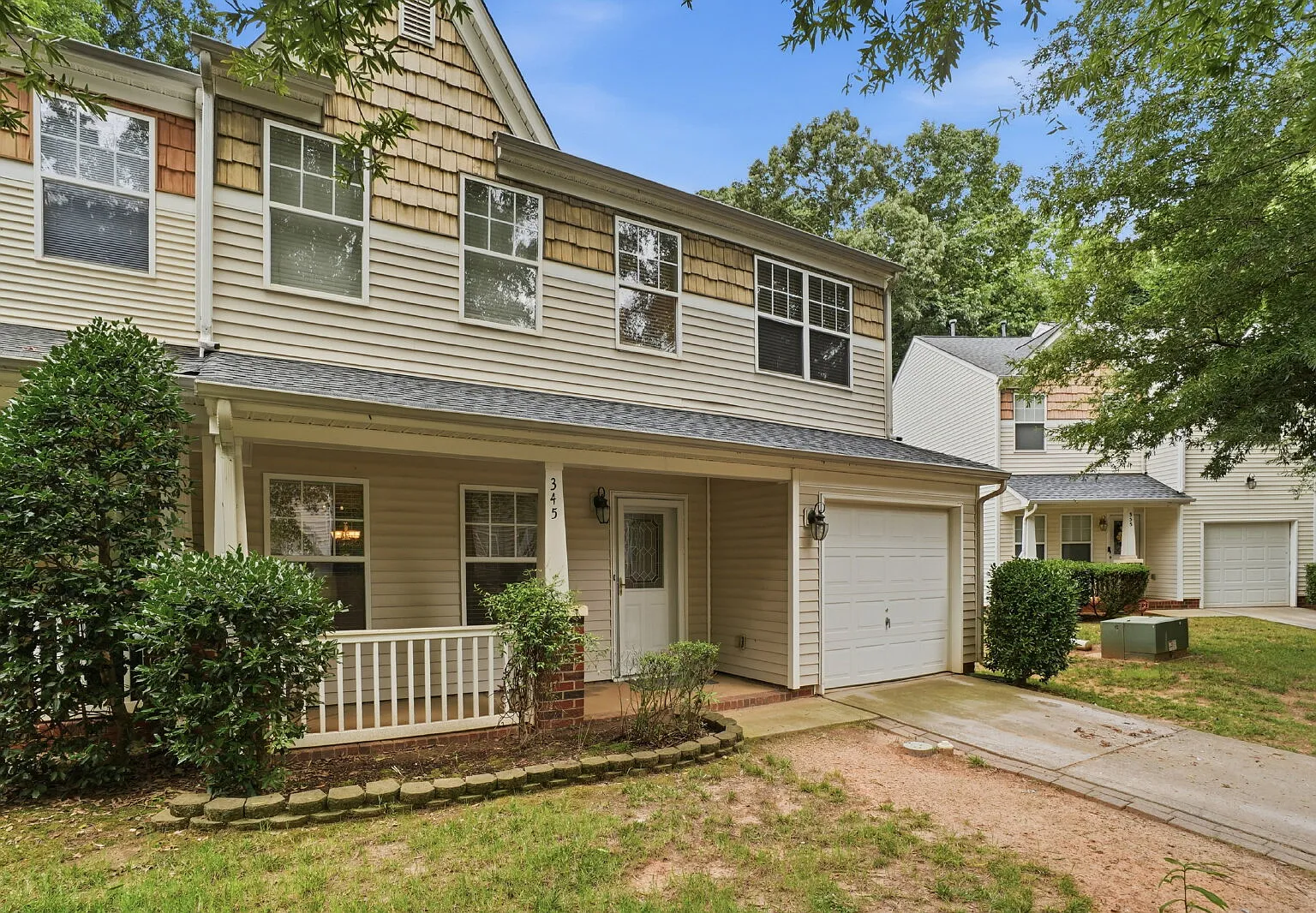 Spacious End Unit Townhome! — Photo 2
