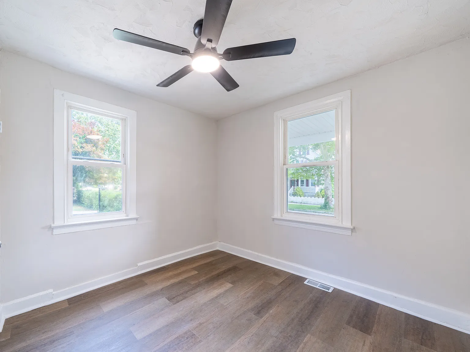 3 bed, 775 sqft, $2,050 — Photo 4