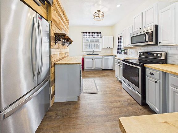 4th image of 602 W Division St