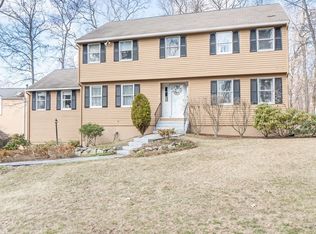 10 Treetops Ln, Danvers, MA 01923
