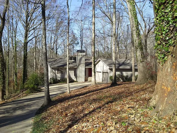 4092 Chestnut Dr, Flowery Branch, GA 30542