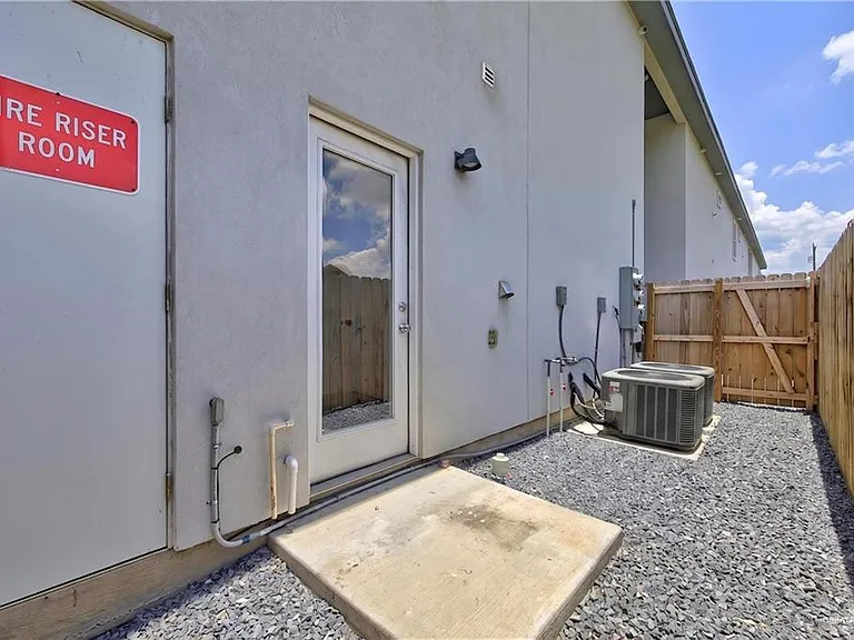 1207 W Kennedy St #6 — Photo 13