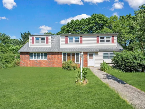 17 Avenue A, Holbrook, NY 11741