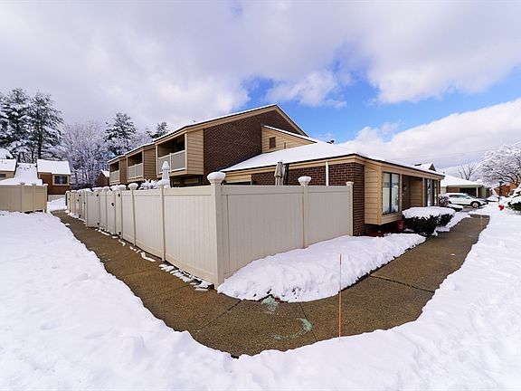 4th image of 117 Greenbrook Dr Unit 117