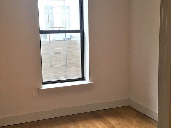 5th image of 271 Halsey St #10