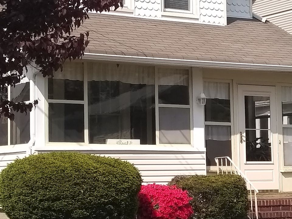 1st image of 136 Lakeside Dr