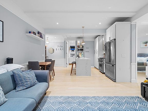 3rd image of 321 W 78th St APT 1E