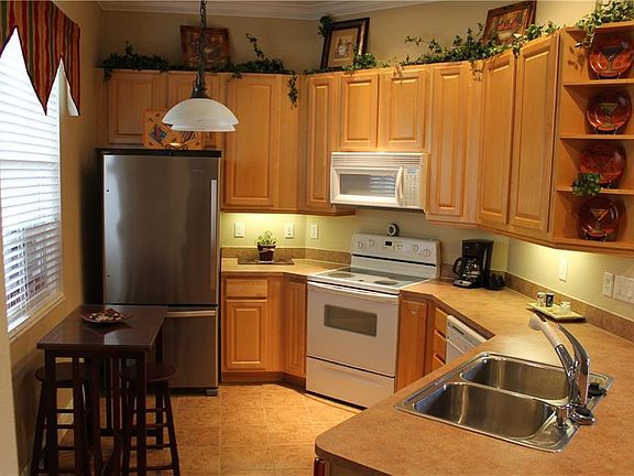 3rd image of 21032 Picasso Ct #202