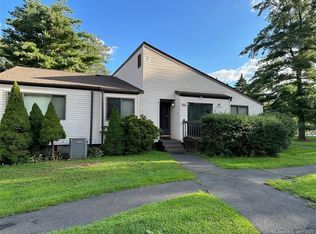 148 Cottonwood Rd #148, Newington, CT 06111