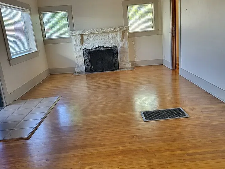 2123 Pine St — Photo 4