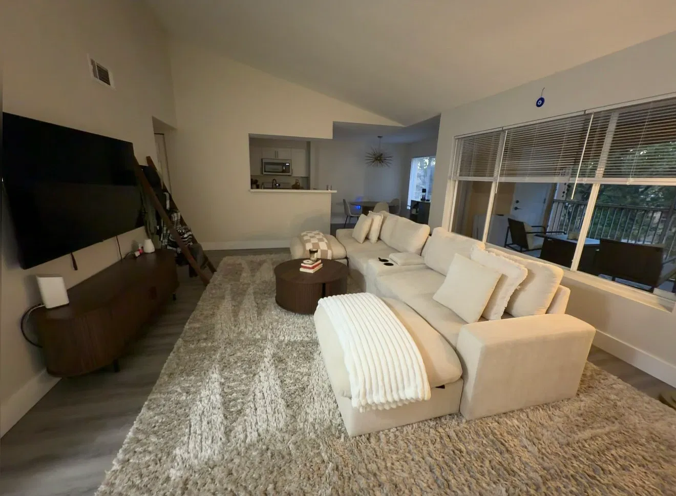 2 bed, 1256 sqft, $2,800 — Photo 2