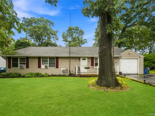 21 Lafayette Avenue, Lake Grove, NY 11755