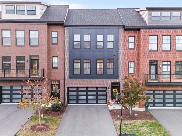 202 Kousa Ln, Venetia, PA 15367