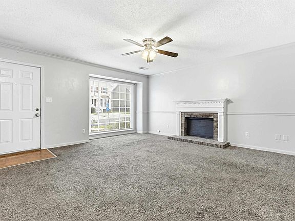 3rd image of 380 Jamestown Manor Dr