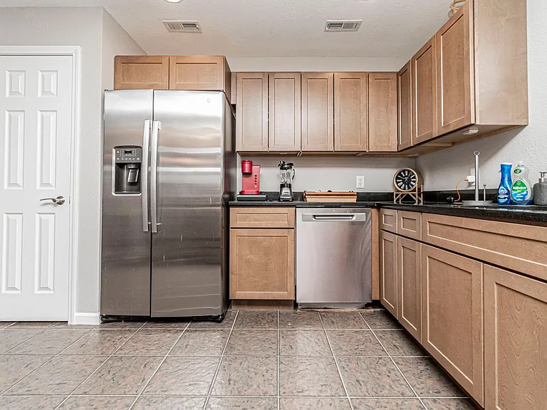 601 Seitz Ct — Photo 17