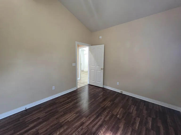 302 Cross Creek Dr — Photo 15