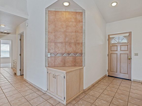 5th image of 650 E Vine Court