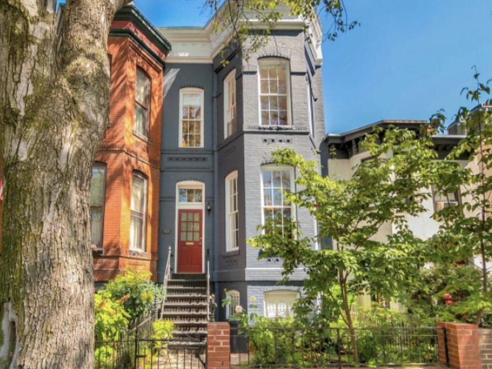 A quintessential Capitol Hill Victorian row house from 1890