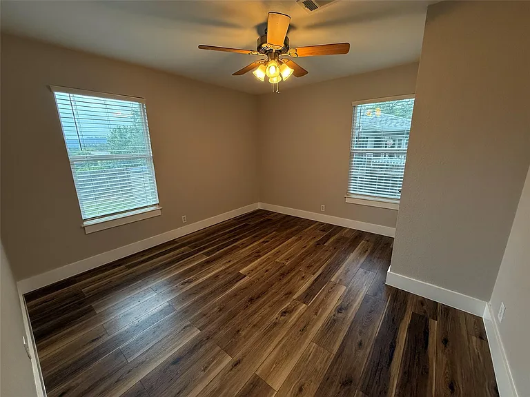 11101 Elm St — Photo 10