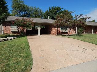 7205 Trenton Rd, Nichols Hills, OK 73116