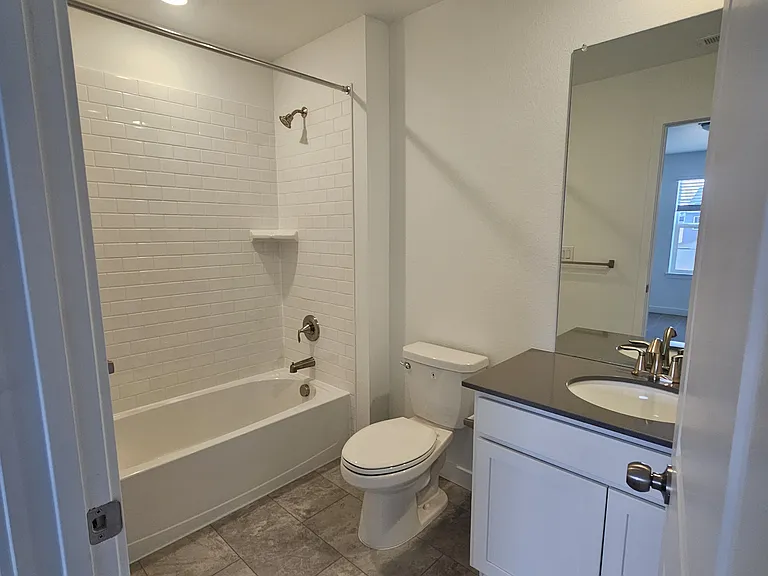 993 Sunrise Dr — Photo 3