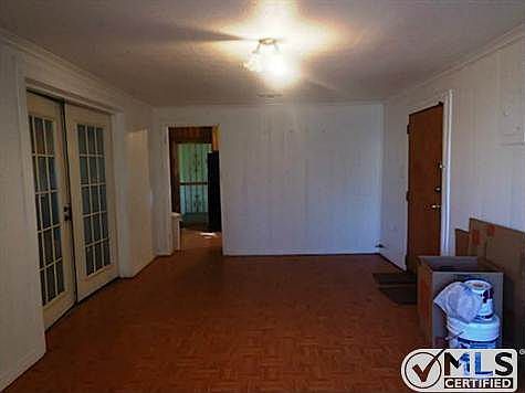 5th image of 901 W Malta Ave