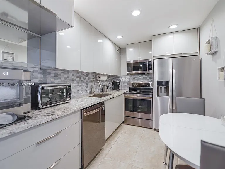 1950 S Ocean Dr #20D — Photo 8