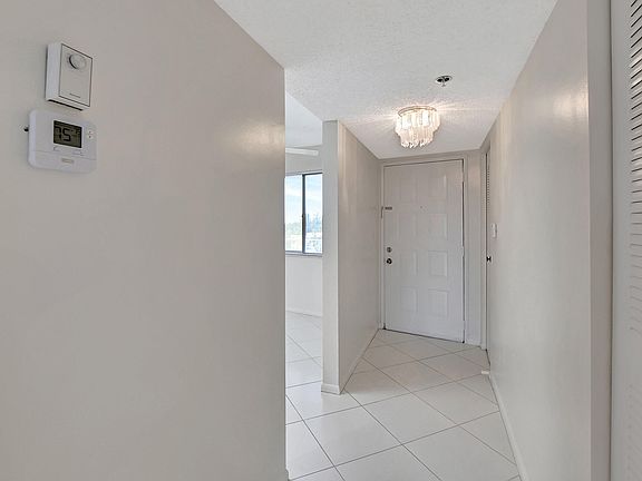 4th image of 7360 S Oriole Boulevard #802