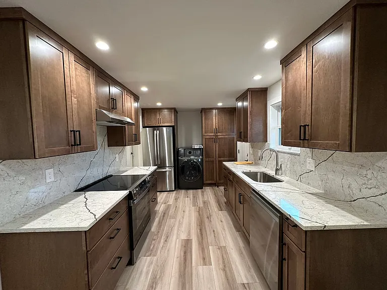 1019 Wilson St — Photo 5
