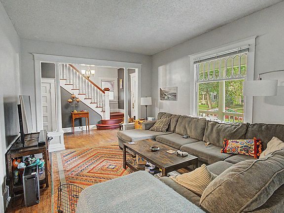 5th image of 909 Humboldt St