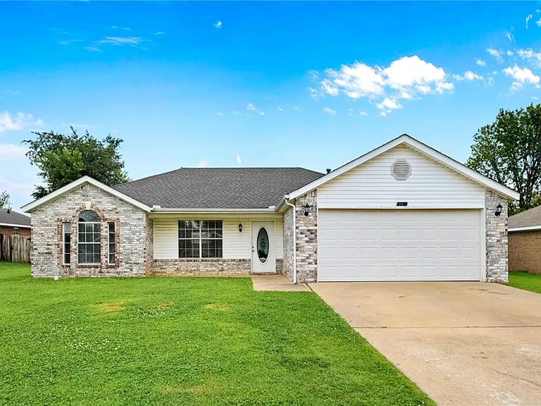 730 Patty Ln — Photo 1