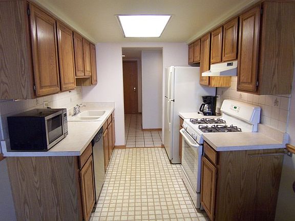 3rd image of 700 Graceland Ave APT 304