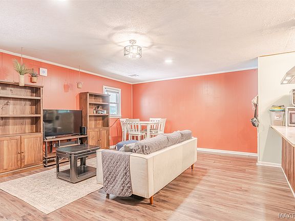 3rd image of 270 Clubview Dr
