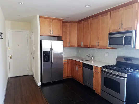 Sold by Winzone Realty Inc | media 3