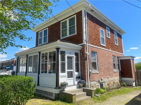 211 3rd St, Newport, RI 02840