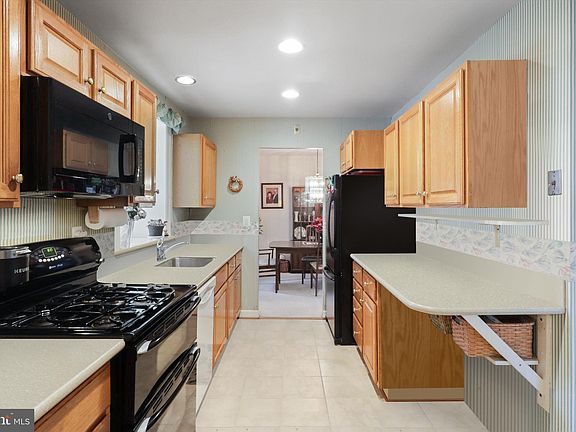 5th image of 4909 Erie St
