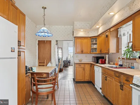 914 Tasker St, Philadelphia, PA 19148
