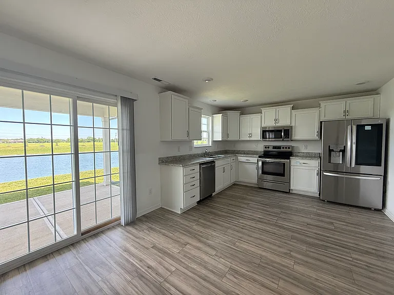 577 Freedom Dr — Photo 15