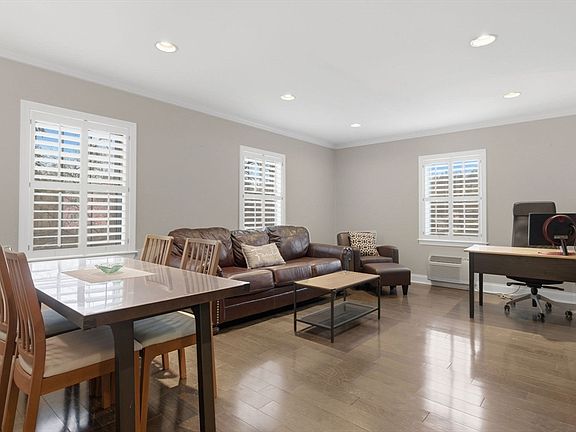 2nd image of 27-29 Commonwealth Ave #1