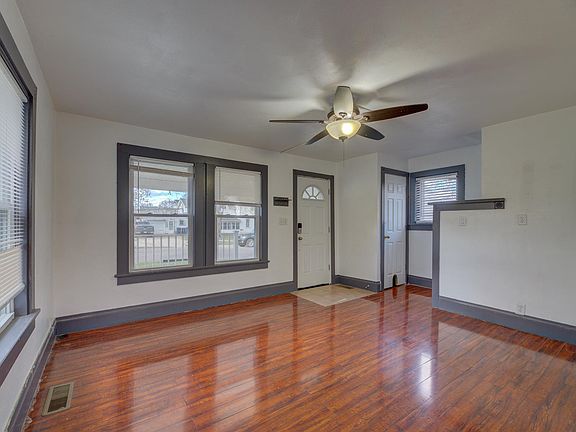 5th image of 909 Johnson St
