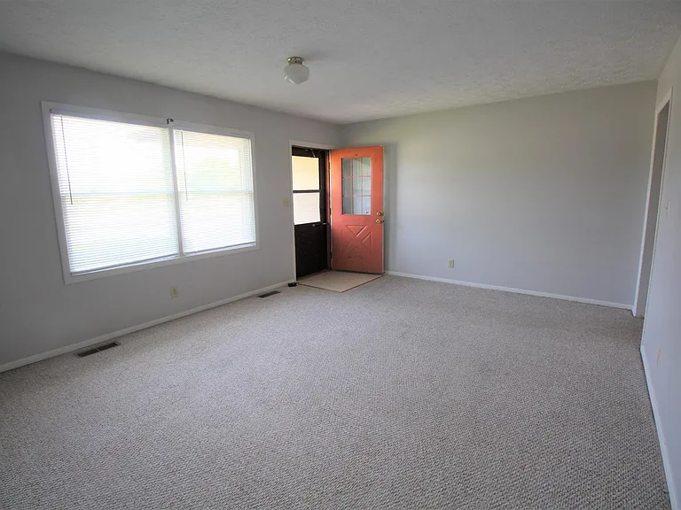 1181 Cumberland Ave — Photo 2