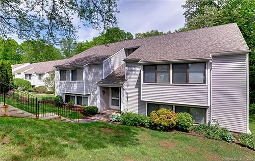 53 Brookwood Dr #B Photo 1