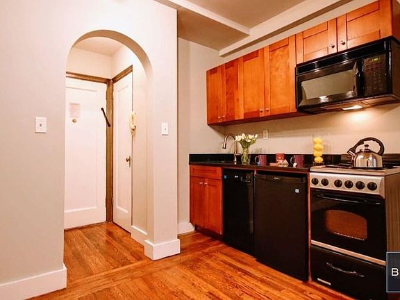 5th image of 11 Waverly Pl APT 4N